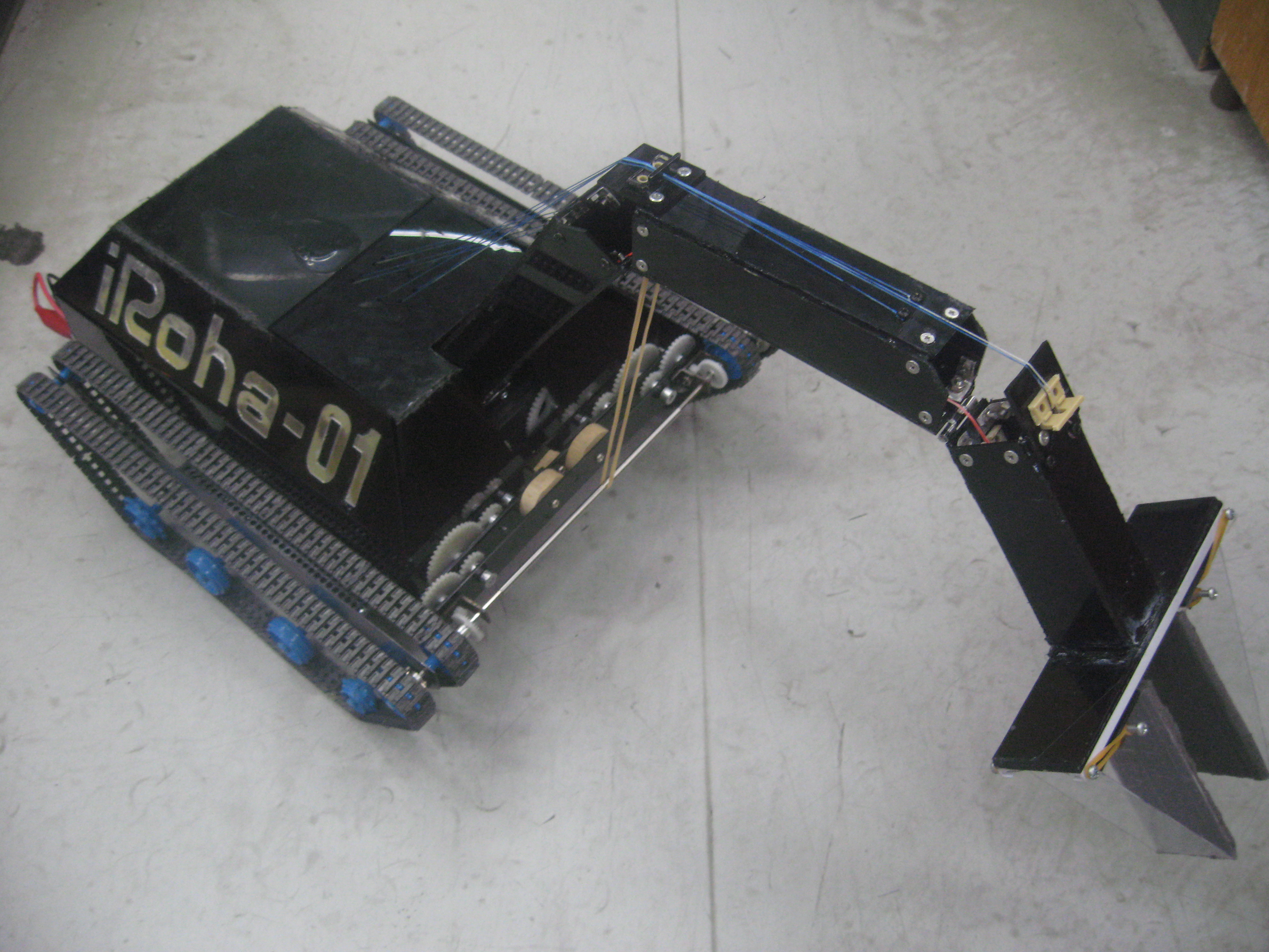 クローラ移動ロボット iRoha-01
